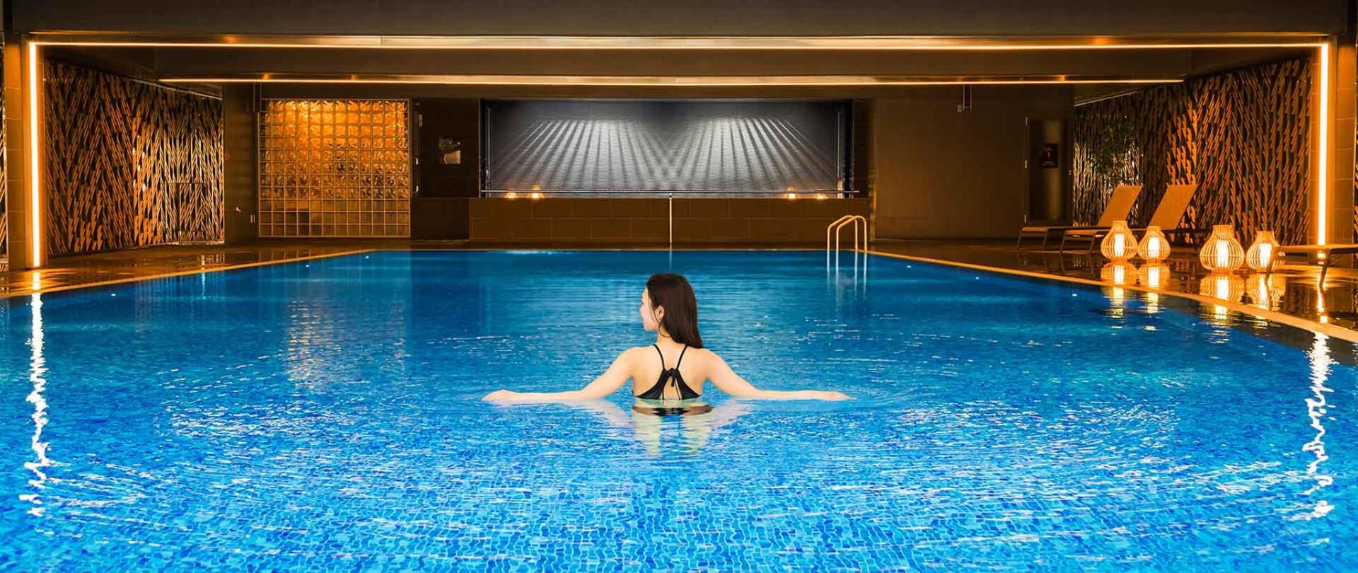 indoorpool3-1920×810.jpg