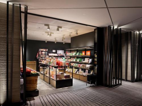 Services & Amenities